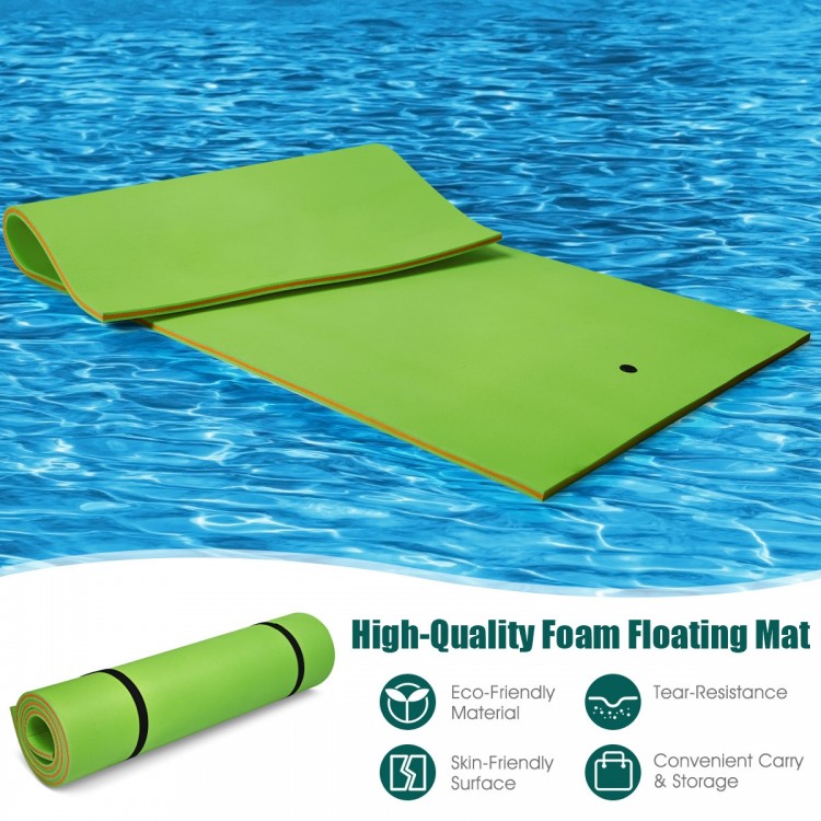 Floating water mat in green, made of tear-resistant XPE foam, perfect for relaxing and playing on lakes or beaches.