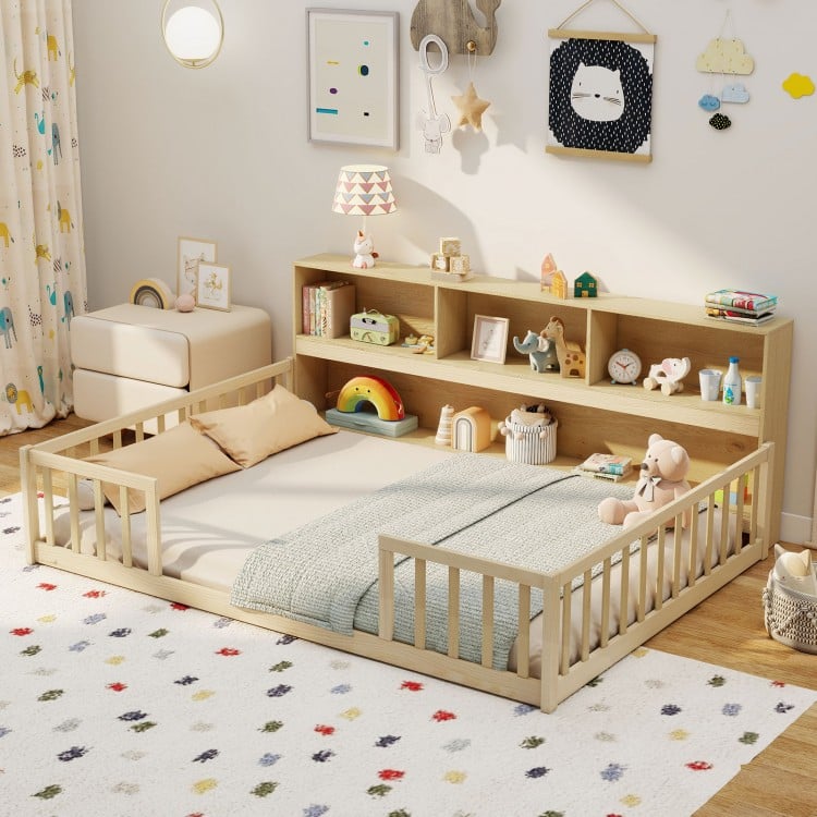 Montessori floor bed with bookcase in natural wood, featuring a cozy sleeping area and ample storage for toys and books.
