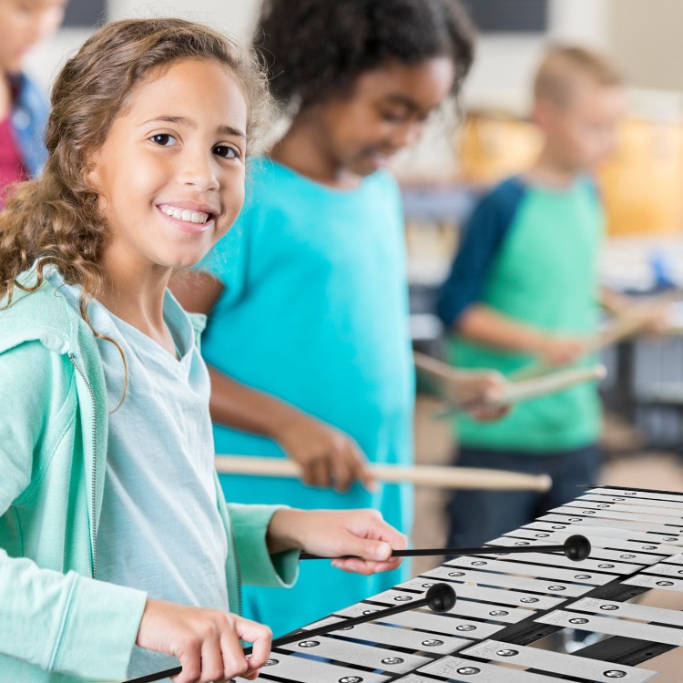 Percussion glockenspiel with 30 notes, adjustable metal stand, and mallets, ideal for beginners and children.