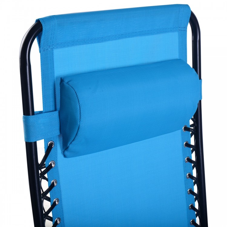 Close-up of the blue headrest on a folding lounge chair, made of steel and Textilene, ideal for outdoor relaxation.