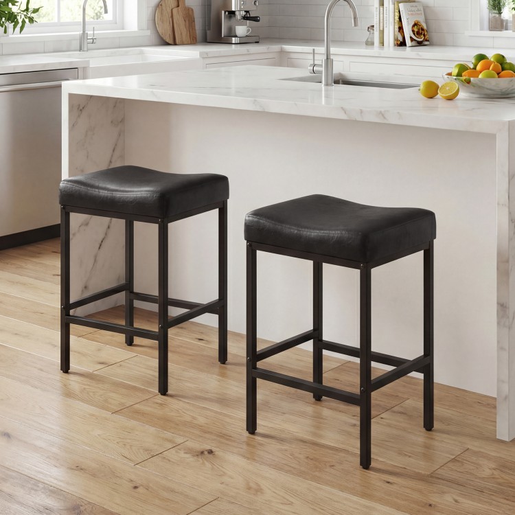 Close-up of the faux leather seat on a black 25-inch counter height bar chair, offering comfort and easy cleaning.