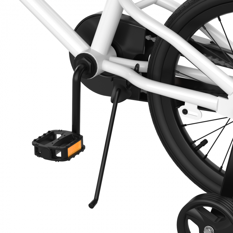 Close-up of the pedal and removable training wheels on the 18 Feet Kids Bike, designed for safety and comfort.