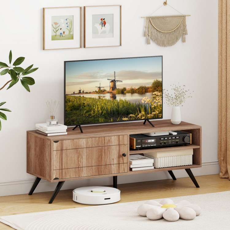 Mid-century modern TV stand in oak for TVs up to 55 inches, featuring open shelves and a storage cabinet.