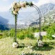 Garden arch trellis in black metal with floral decorations, ideal for outdoor events and climbing plants.