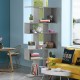 Ladder corner bookshelf in gray with 5 cubes, ideal for displaying decor and books in small spaces.